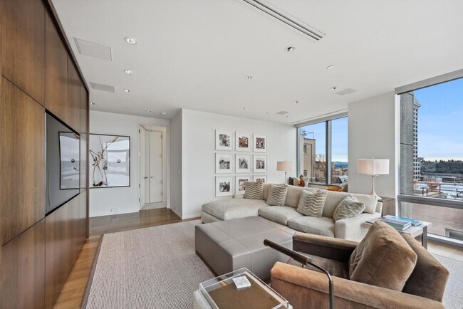 Building Photo - Millennium Tower - 2 bedrooms + den