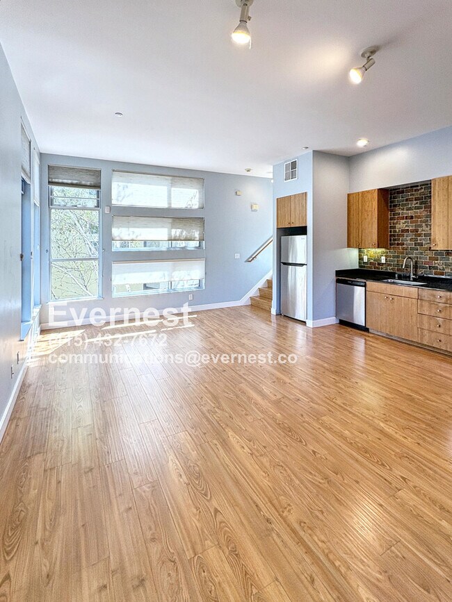 Building Photo - Beautiful 2 bed 2 bath in Oakland!