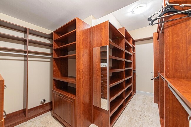 Building Photo - 2519 Barcelona Dr