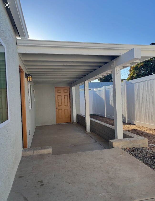 Building Photo - 2 bedrooms 1 bath home in San Diego