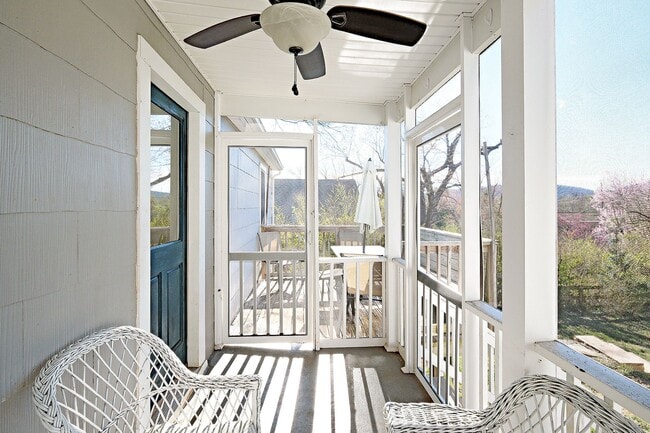 Building Photo - Charming City Cottage With Fenced Yard