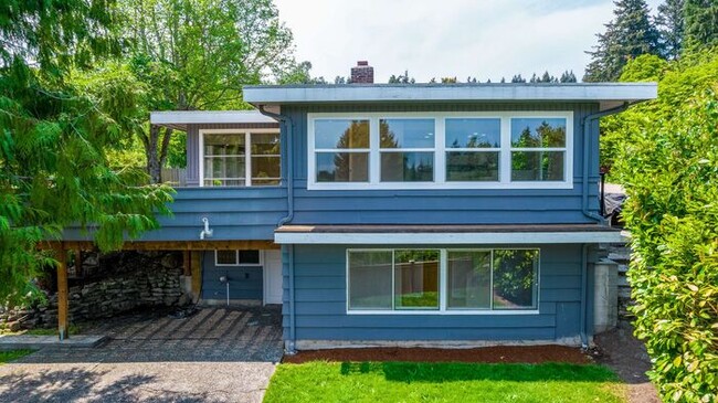 Building Photo - Classic Mid-Century Modern Air Conditioned...