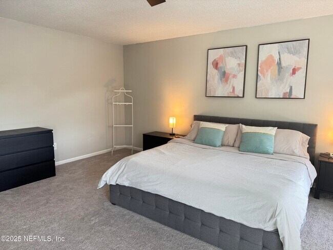 Building Photo - 1674 Hawkins Cove Dr E