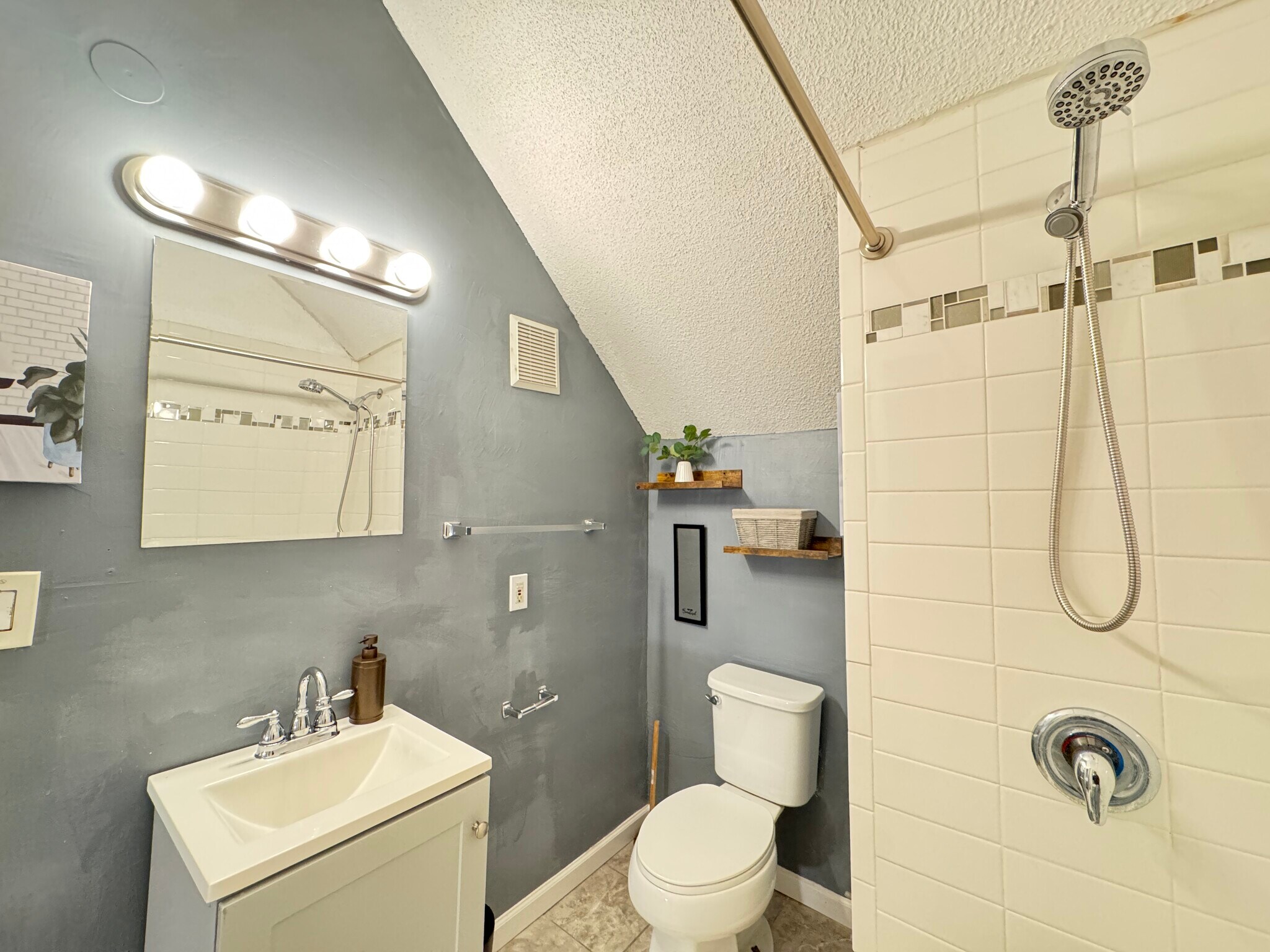 Building Photo - 23 Pond Lily Ave