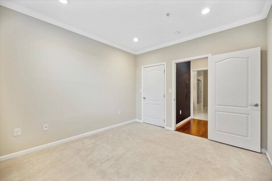 Building Photo - 350 W Elm St