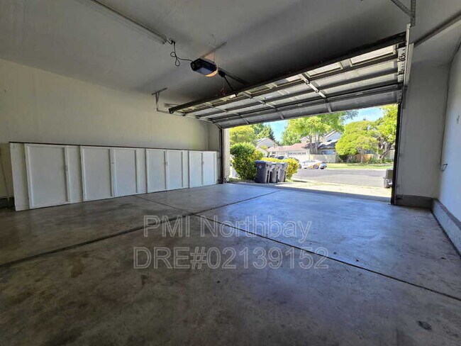 Building Photo - 1152 Hartford Pl