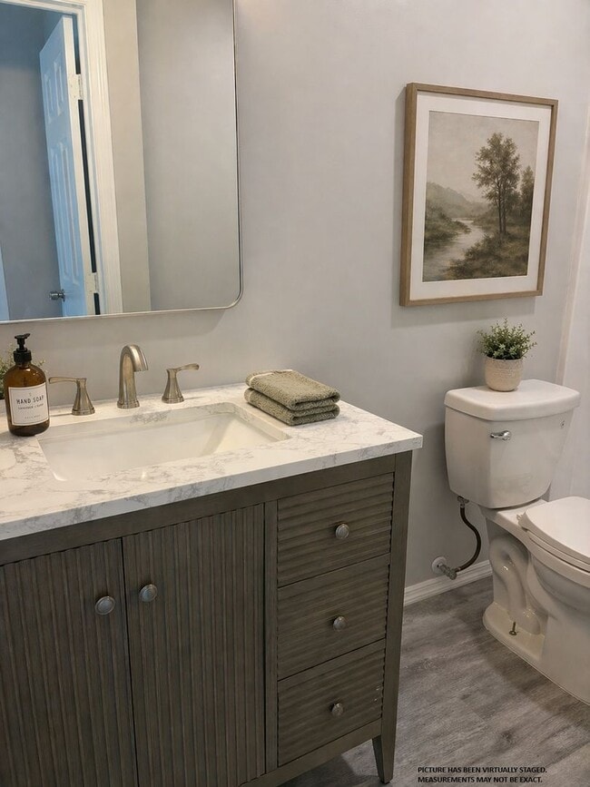 Building Photo - Newly Renovated 2 Bedroom Duplex in Maitland Available Now! Modern Finishes!