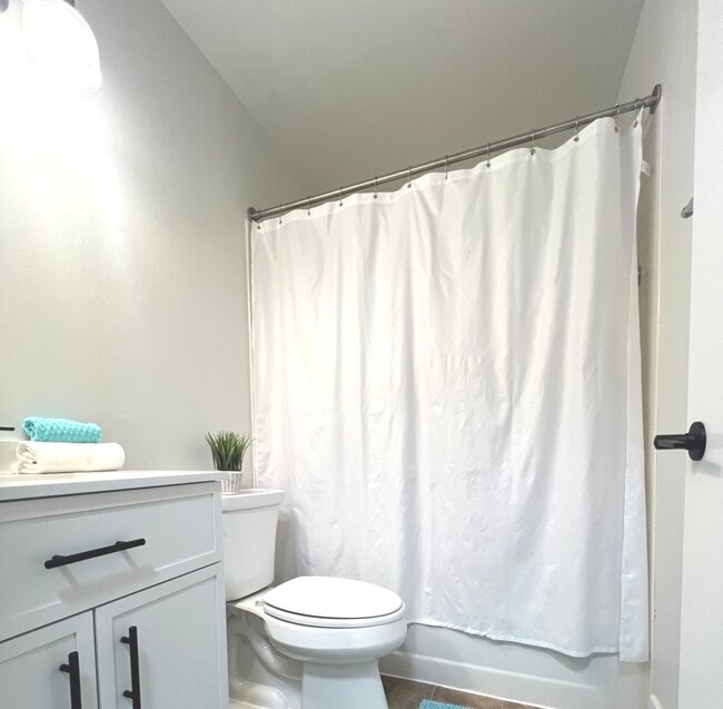 Building Photo - 66 Gant Cir