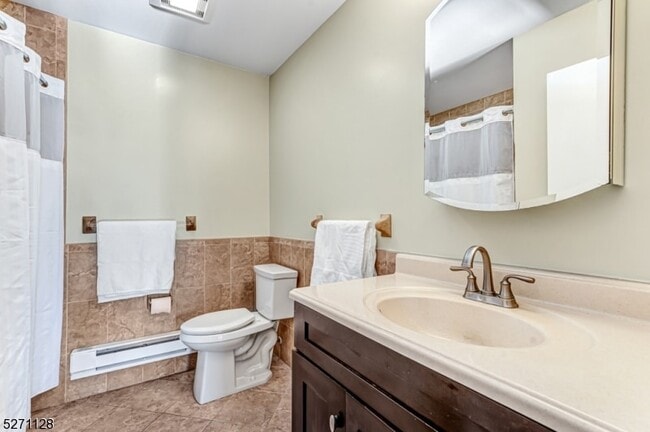 Building Photo - 798 Eves Dr