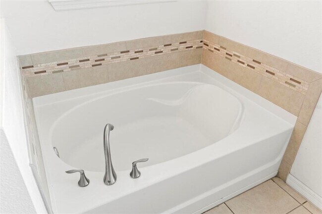 Building Photo - 625 Silverthorn Pl