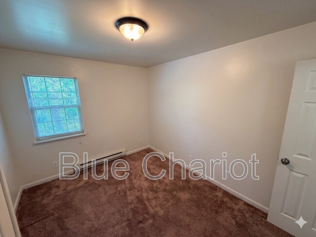 Building Photo - 502 Raynor St