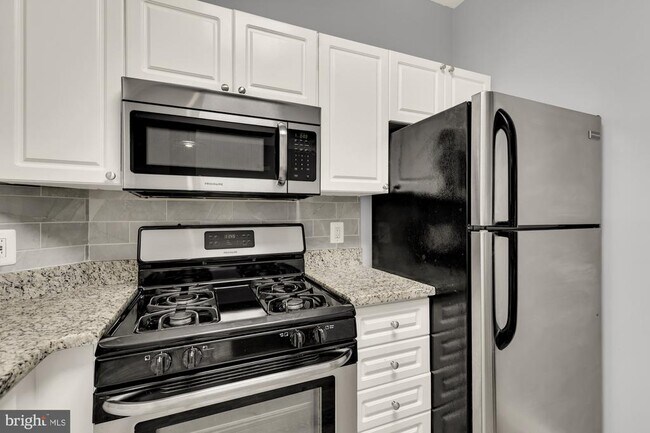 Building Photo - 12909 Alton Square