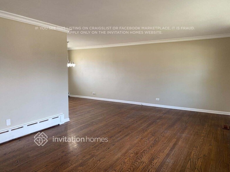 Building Photo - 4628 W 101st St