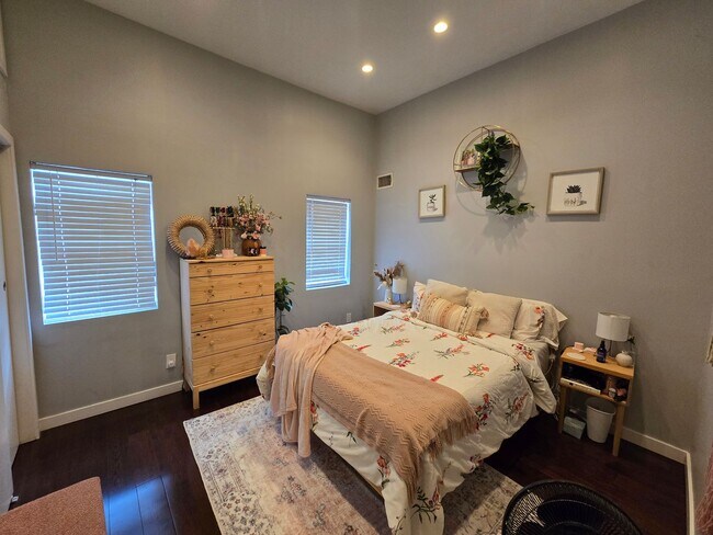 Building Photo - Bright 3 bed 1.5 bath in WHITMAN SOUTH PHI...