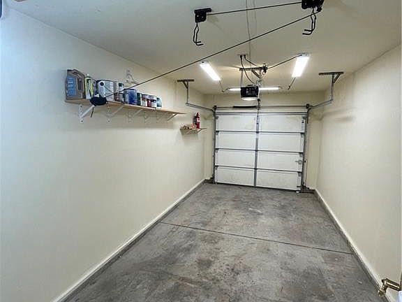 Building Photo - 2275 Nutmeg Ct