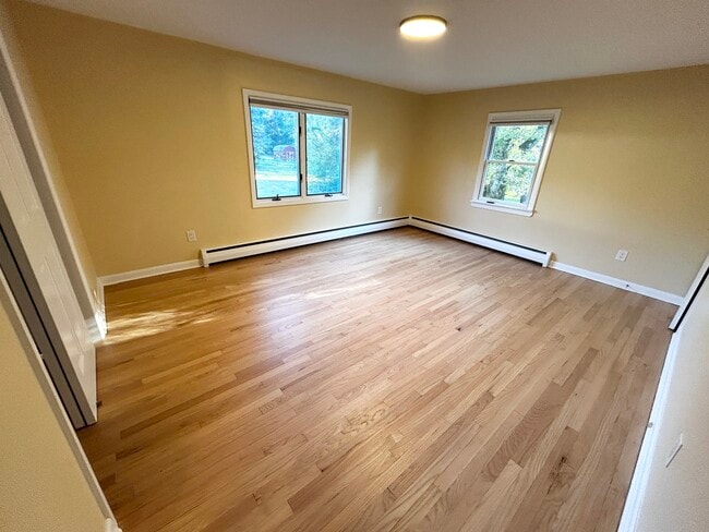 Building Photo - 12 Fieldstone Dr