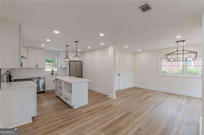 Building Photo - 525 Rosemont Dr