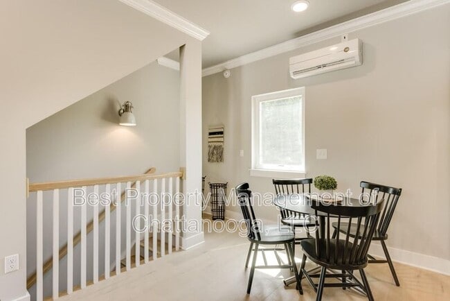 Building Photo - 410 Ziegler St