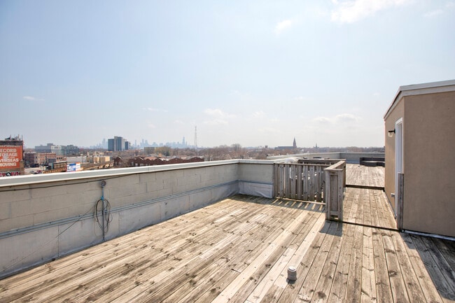 Building Photo - 3012 W Fullerton Ave