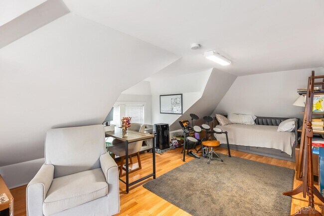 Building Photo - 236 Montgomery St