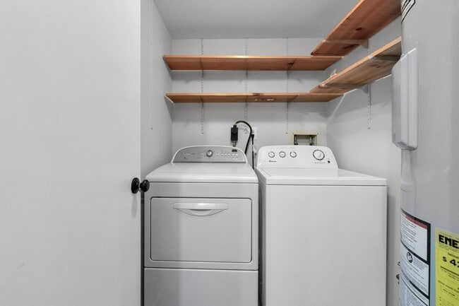 Building Photo - 2-Bedroom Condo with Great Community Amenities in Lower Macungie