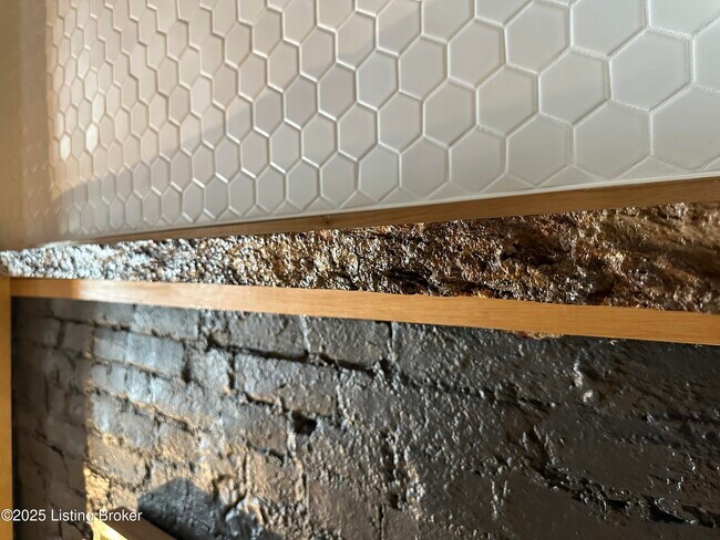 Building Photo - 902 E Jefferson St