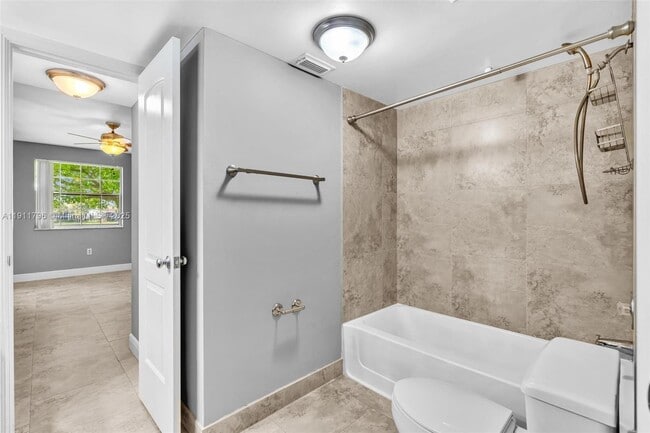 Building Photo - 2820 N Oakland Forest Dr