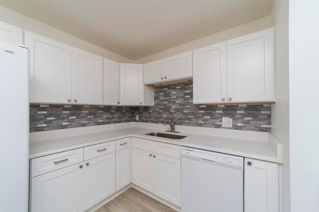 Building Photo - LOBELIA