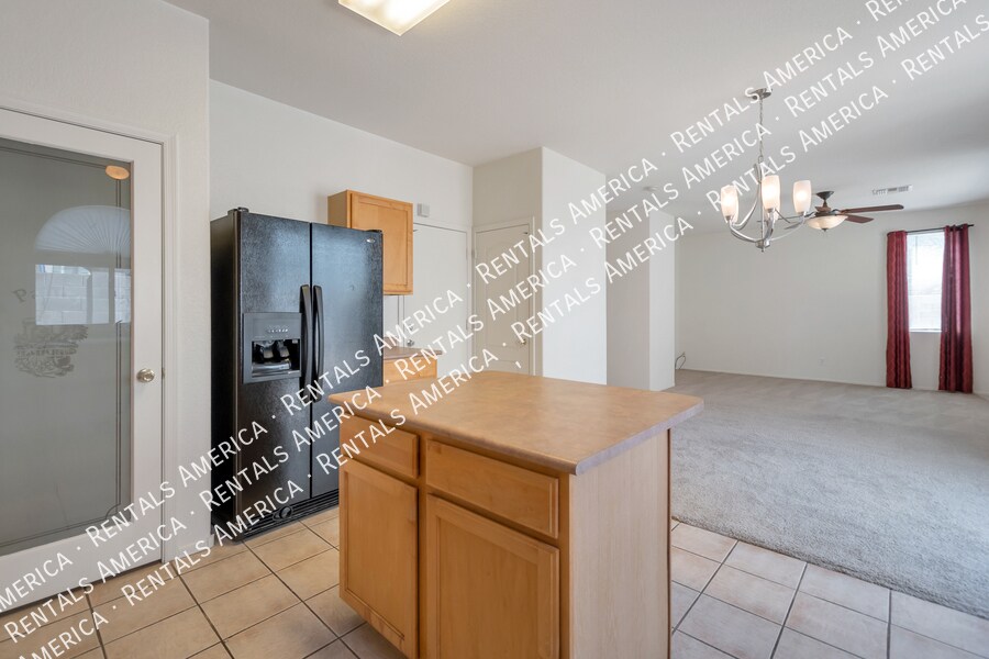 Building Photo - 1110 E Coppola St