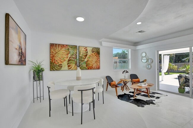 Building Photo - 832 SW 10th Ave