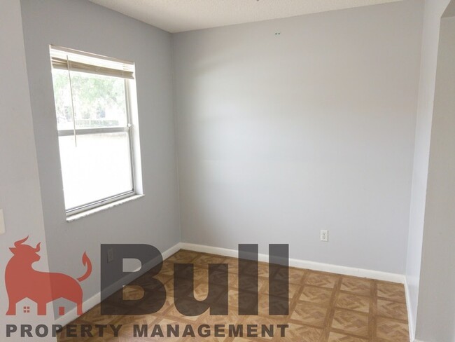 Building Photo - 28 Sandalwood Ct