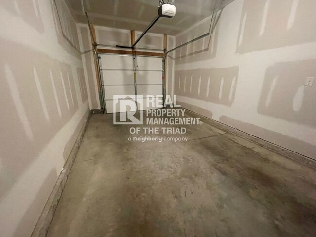 Building Photo - New Construction 3bd/2.5ba Townhome in NE ...