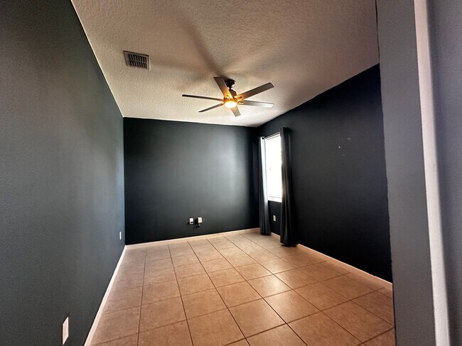 Building Photo - SAWGRASS - 4BR/2BA HOME