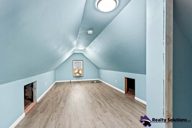 Building Photo - 27 Delaware Dr