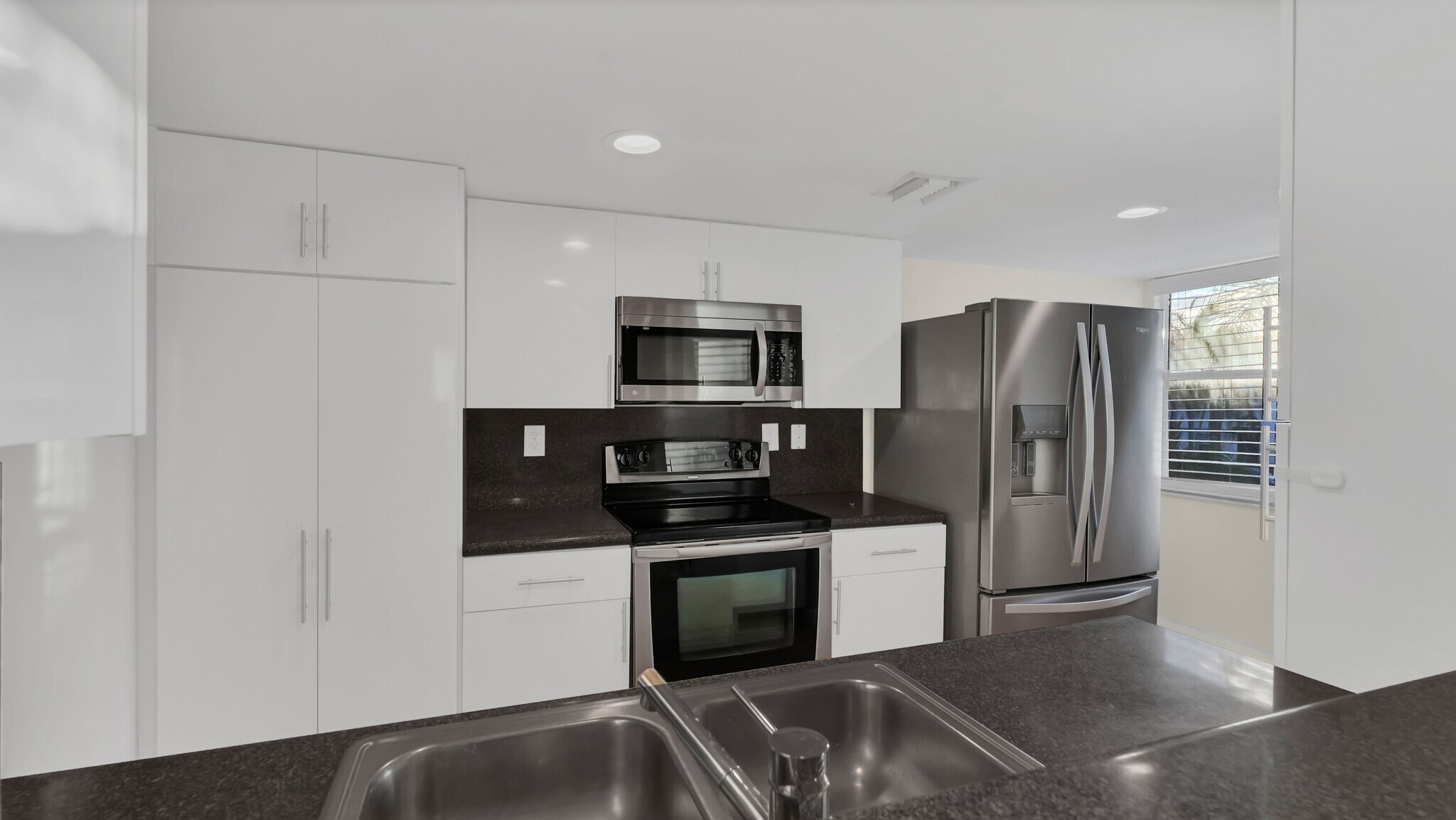 Building Photo - 4635 NW 97th Pl