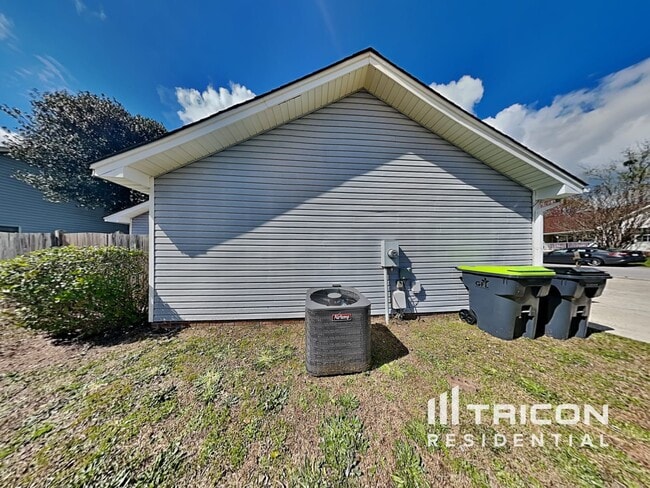 Building Photo - 418 Wallace Way