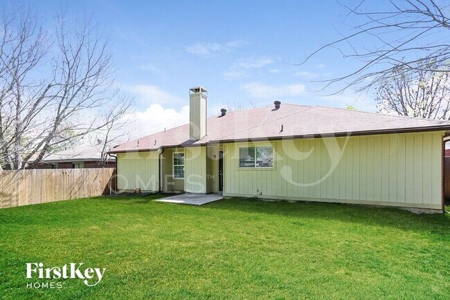 Building Photo - 1701 Oxford Dr