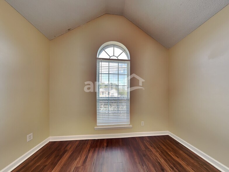 Building Photo - 109 W Tahoe Dr