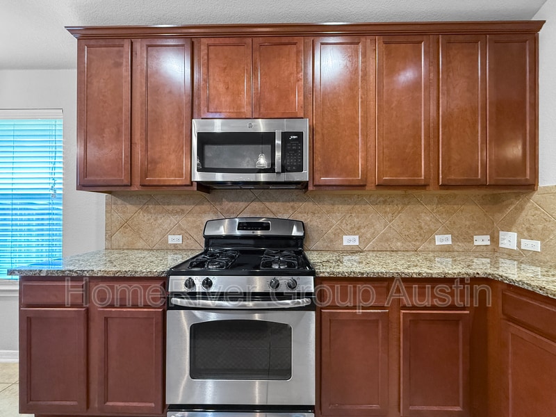 Building Photo - 4235 Fairmeadow Dr