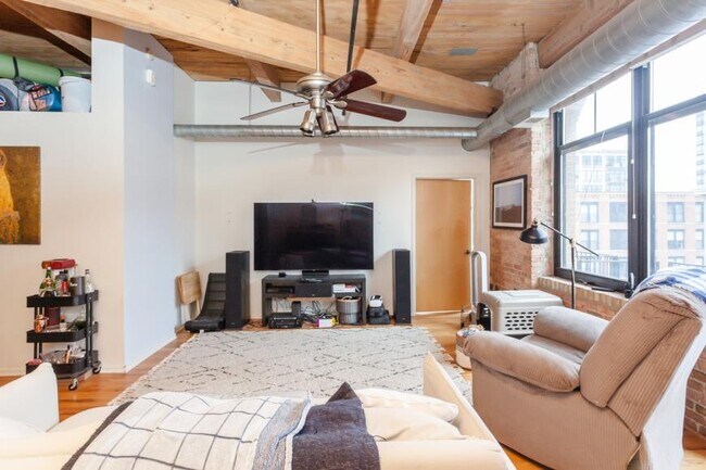 Building Photo - 2 bedroom in Chicago IL 60661