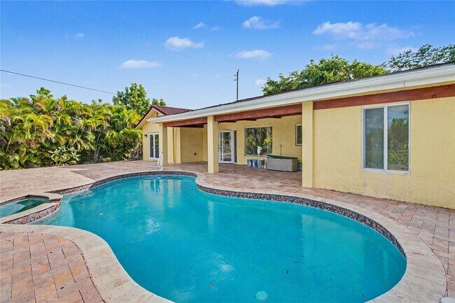 Building Photo - 8619 SW 51st St