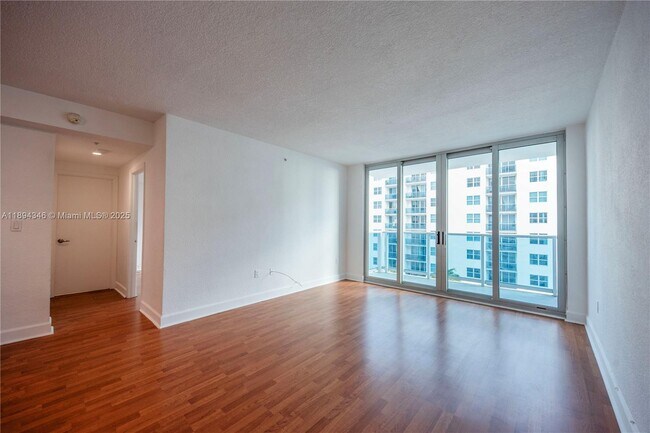 Building Photo - 7501 E Treasure Dr