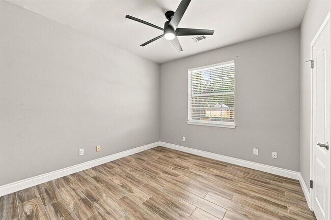 Building Photo - 1600 Viki Lynn Ct