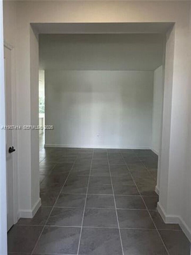 Building Photo - 2422 SE 30th St