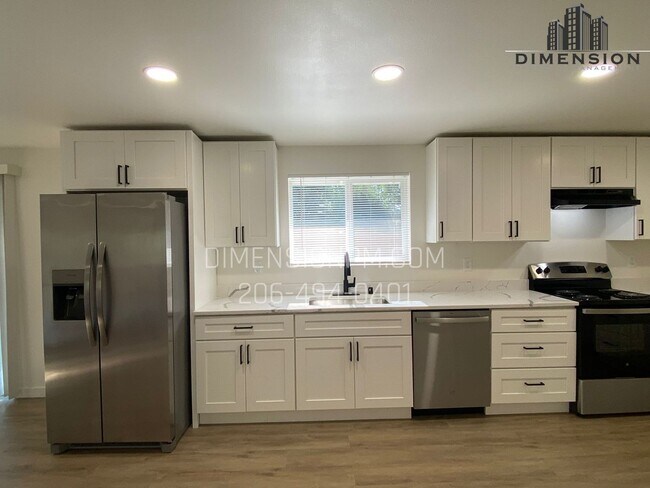 Building Photo - Modern Remodel – 4 Bed, 2 Bath Home in Pri...