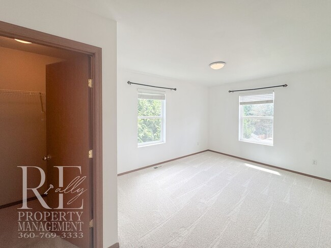 Building Photo - Spacious 4-Bedroom Home with Brand-New Carpet, Two Living Areas & Loft