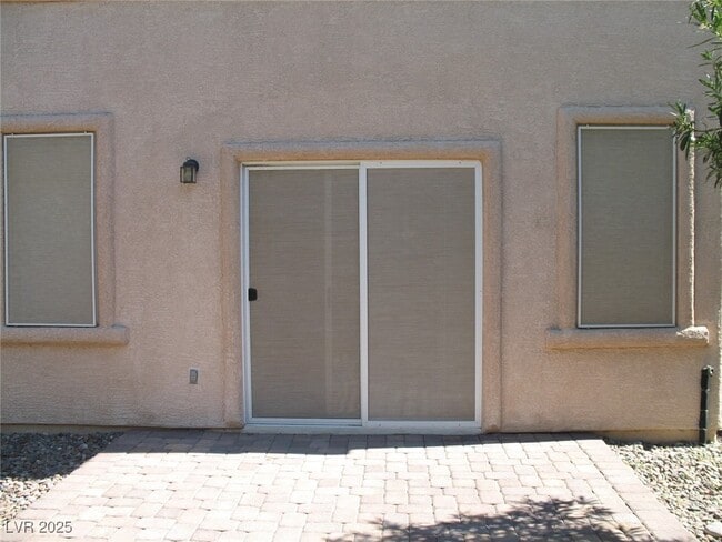 Building Photo - 2277 Summer Home St
