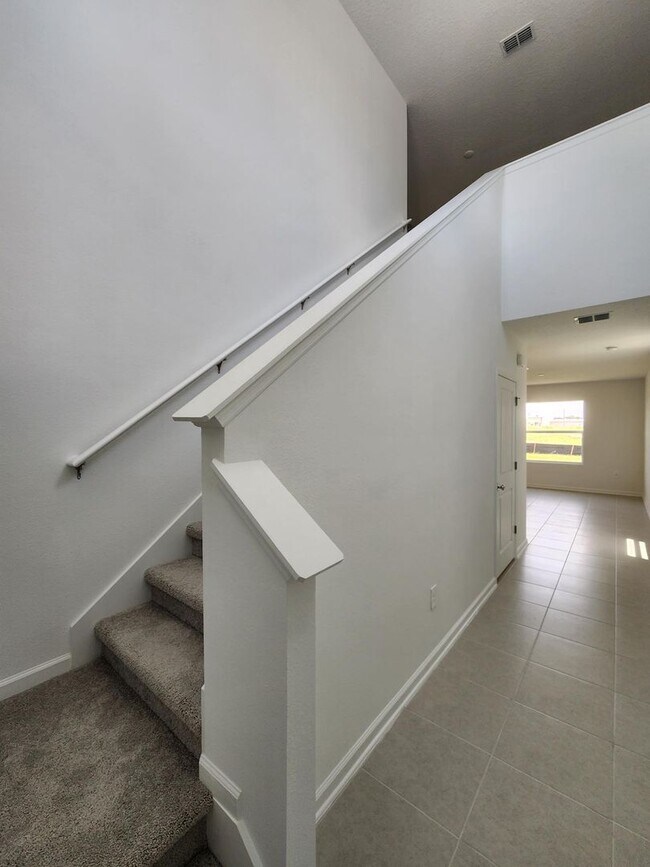 Building Photo - GORGEOUS 4-Bedroom Home in Lake Wales