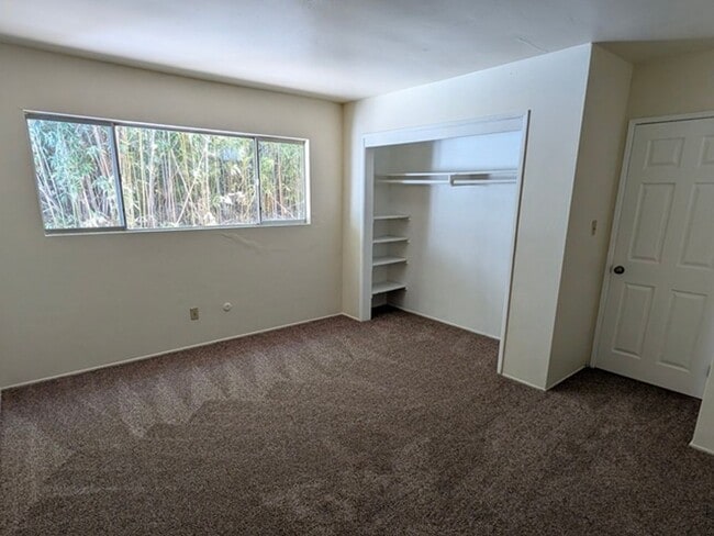 Building Photo - 5209 Hewlett Dr