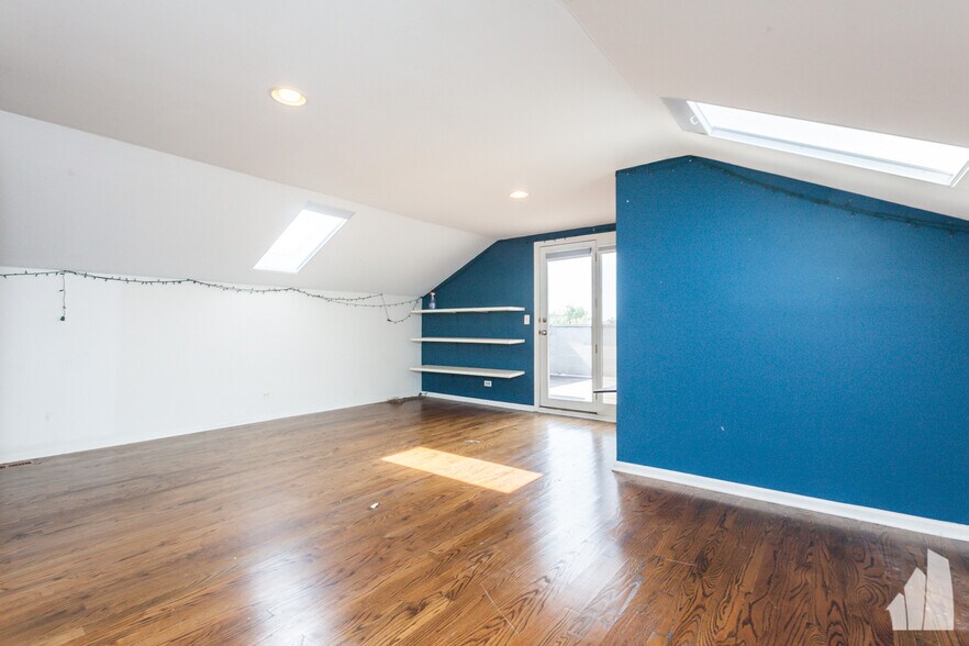 Building Photo - 1038 N Marshfield Ave